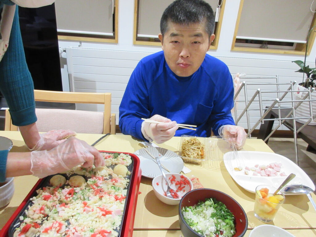 12月のお楽しみDAY！たこ焼きパーティーしました。